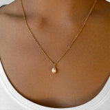 Simple Pearl Pendant Necklace
